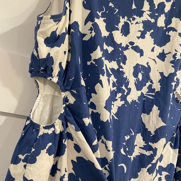 Stretch Cotton Cutout Mini Dress with side cutouts and abstract blue floral - Picture 11 of 15